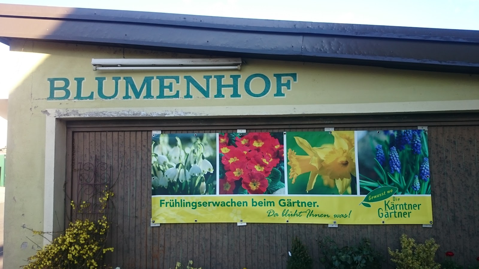 Blumenhof Villach, Firmenschild an der Fassade